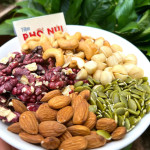 Hộp Mix 5 Loại Hạt Macca, óc chó đỏ, điều, hạnh nhân và nhân bí xanh Tiệm Phố Núi - 1 - thumb image